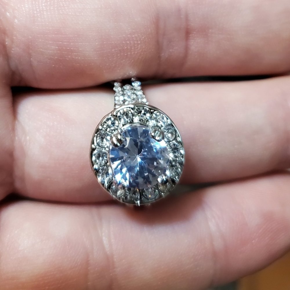 BRAND NEW 18K WHITE GOLD ROUND DIAMOND HALO RING - Picture 6 of 9